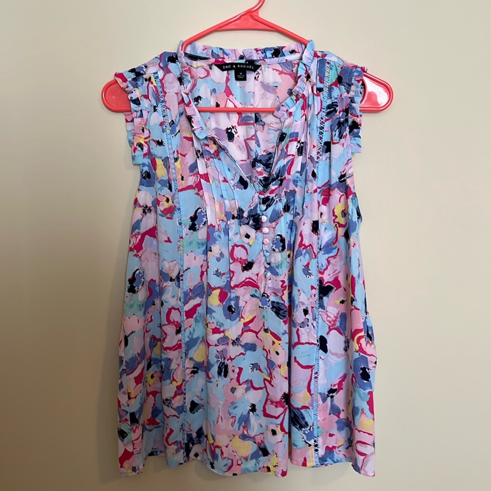 Adorable Zac & Rachel top